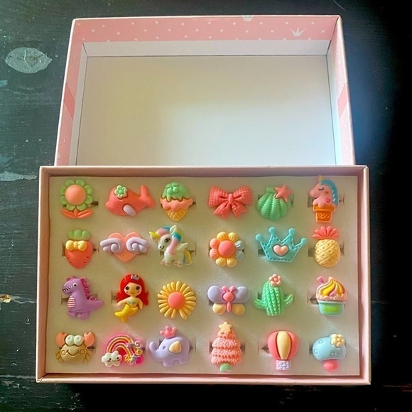 NWT-GIRLS JEWELRY-24 PIECE RING SET - Picture 7 of 7
